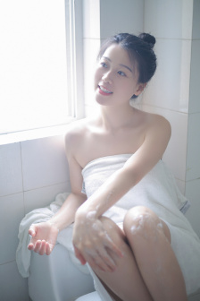 老首长玩小处雏苞的导演和主演